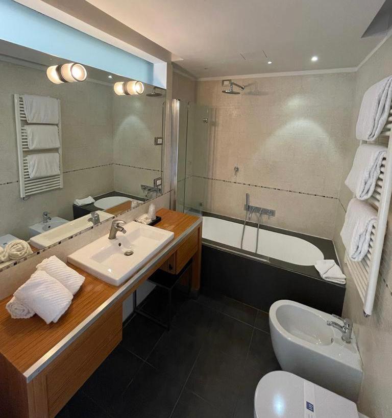 Ih Hotels Milano Centrale Guest House Ngoại thất bức ảnh